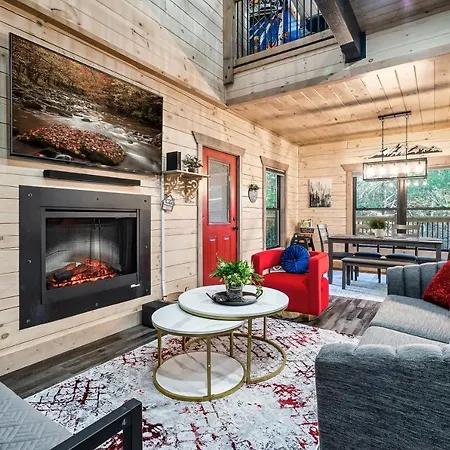 New Luxury Vacation Home Cabin In Smoky Gatlinburg - Theater Room